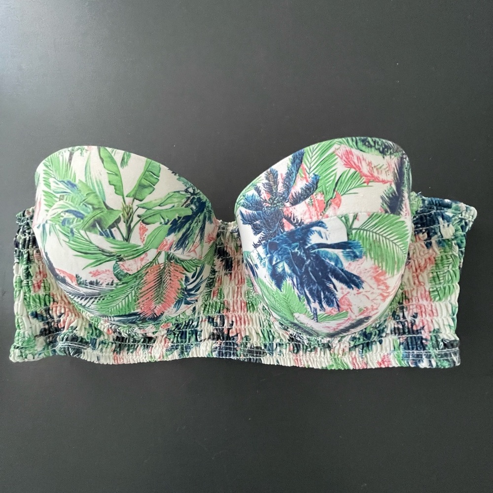 Woman's Tropical underwire swim top/padded no strap